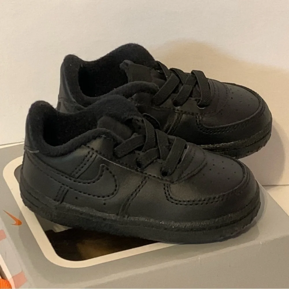 NIB. NIKE Force 1 Crib Black Infant Bootie